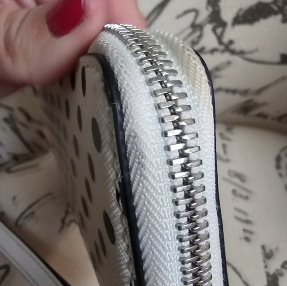 Michael Kors White w/ blk Polka Dot Fulton Multifunction Phone Case Wallet GUC - Picture 5 of 16